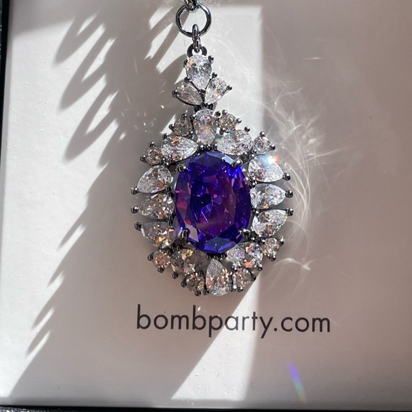 Bomb Party Reign Villain Captivated Reign necklace - Picture 11 of 12